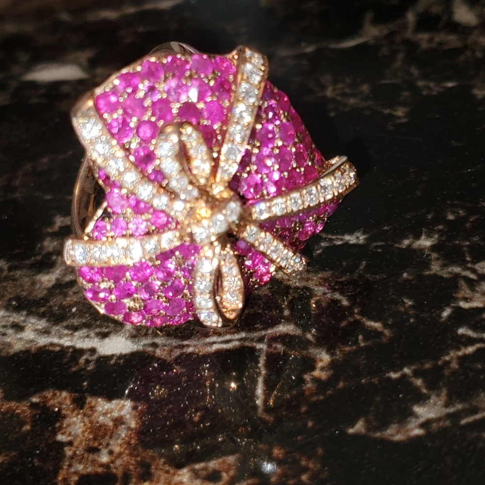 SOLD!! 18kt ROSE GOLD RUBY & DIAMOND RING - Picture 4 of 9